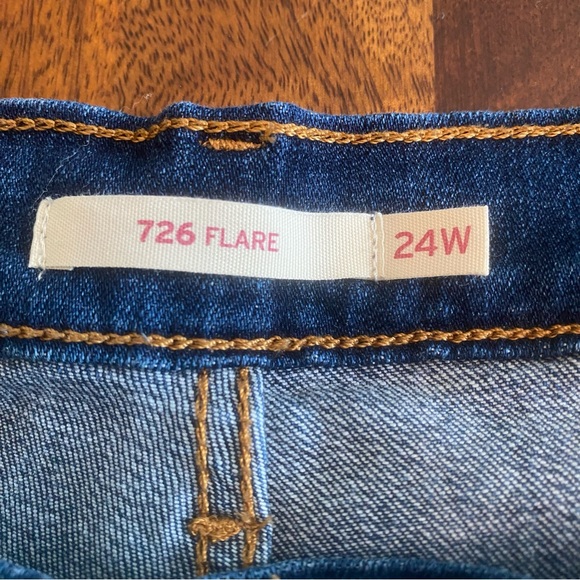 Levi’s Women’s Flare Jeans Plus Size 24W High Rise Excellent Condition - Picture 9 of 11